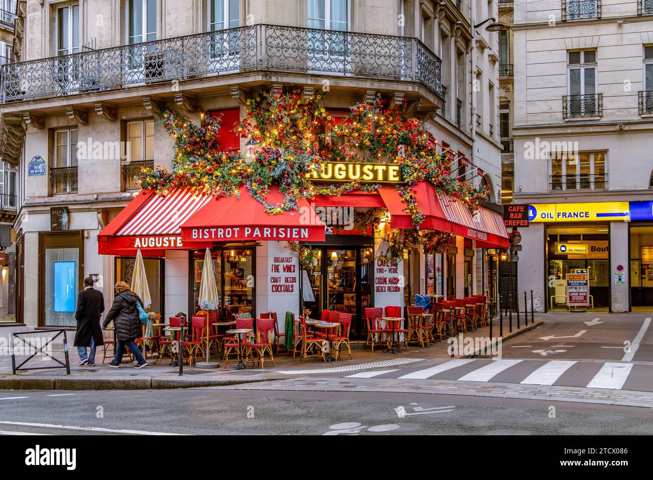 Café Auguste Rivoli, un bistrot d'angle sur la rue de Rivoli dans le 1ème arrondissement de Paris, France Banque D'Images