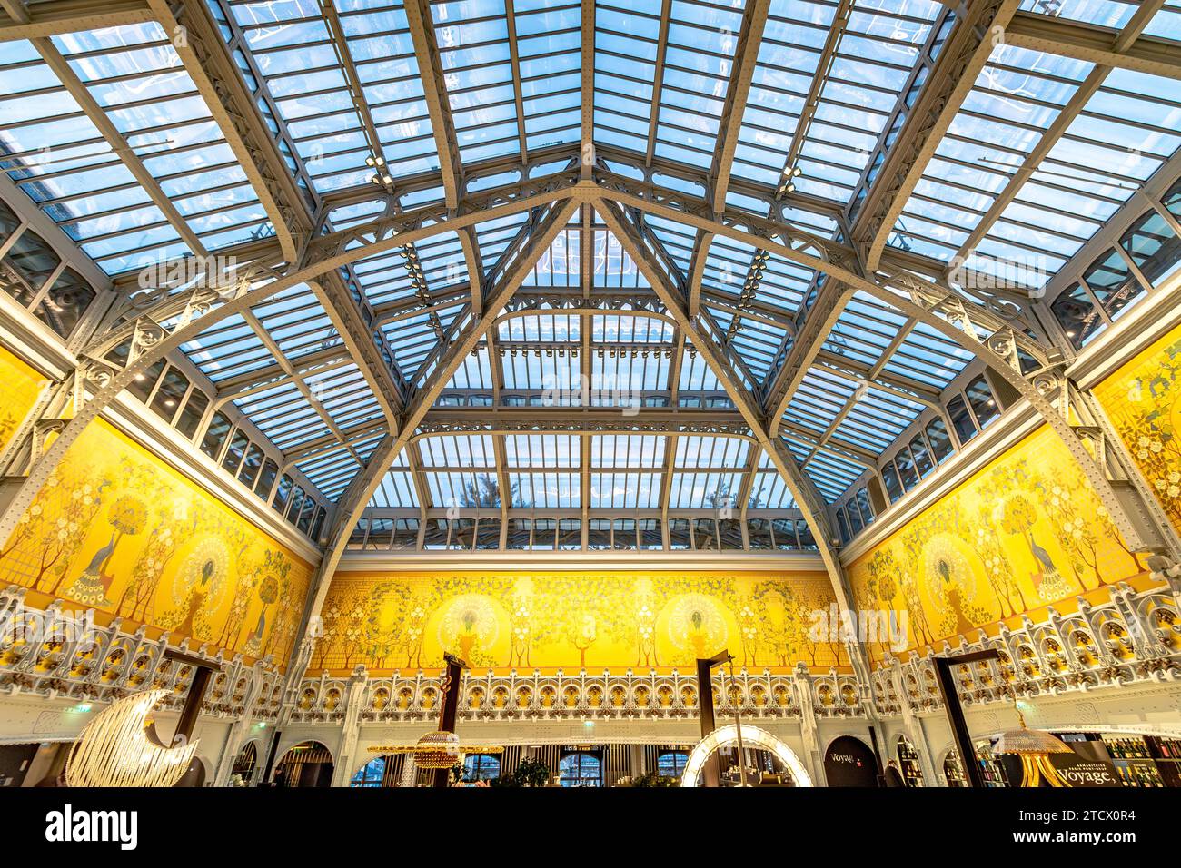 Le beau toit orné de la Samaritaine est un grand magasin à Parisin dans le 1e arrondissement de Paris, France Banque D'Images