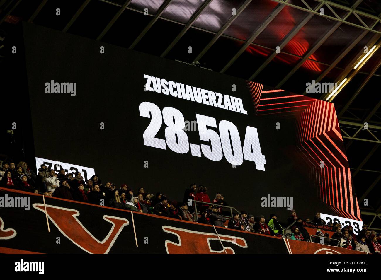 Leverkusen, Deutschland. 14 décembre 2023. Zuschauerzahl 28,504 UEFA Europa League 6. Spieltag : Bayer 04 Leverkusen - Molde FK, BayArena Leverkusen am 14.12.2023 LA RÉGLEMENTATION DFL INTERDIT TOUTE UTILISATION DE PHOTOGRAPHIES COMME SÉQUENCES D'IMAGES ET/OU QUASI-VIDÉO. Crédit : dpa/Alamy Live News Banque D'Images