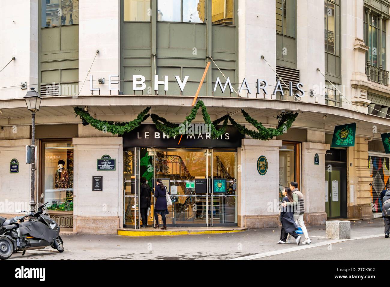 L'extérieur du grand magasin BHV sur la rue de Rivoli dans le quartier du Marais à Paris, France Banque D'Images