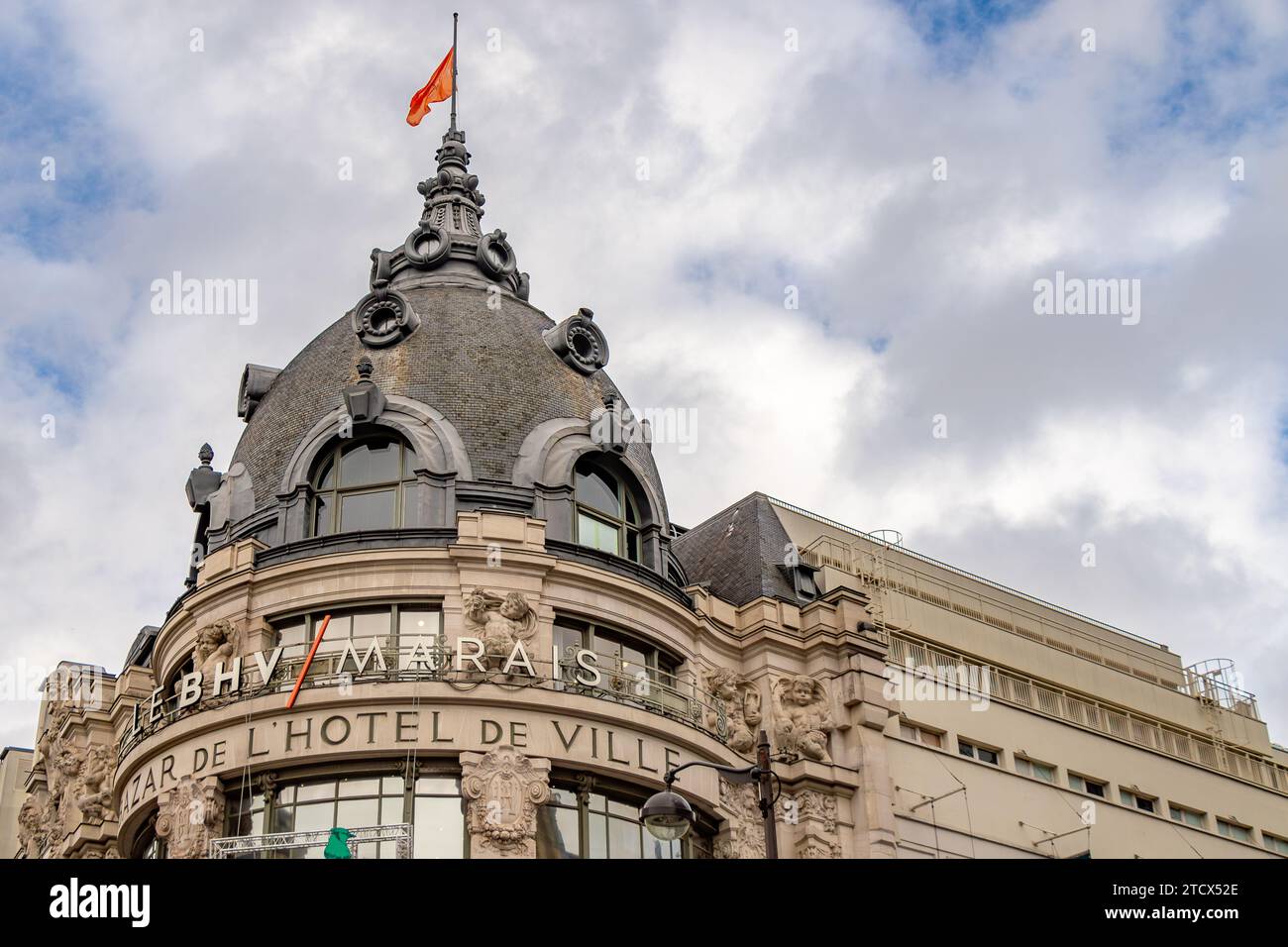 L'extérieur du grand magasin BHV sur la rue de Rivoli dans le quartier du Marais à Paris, France Banque D'Images