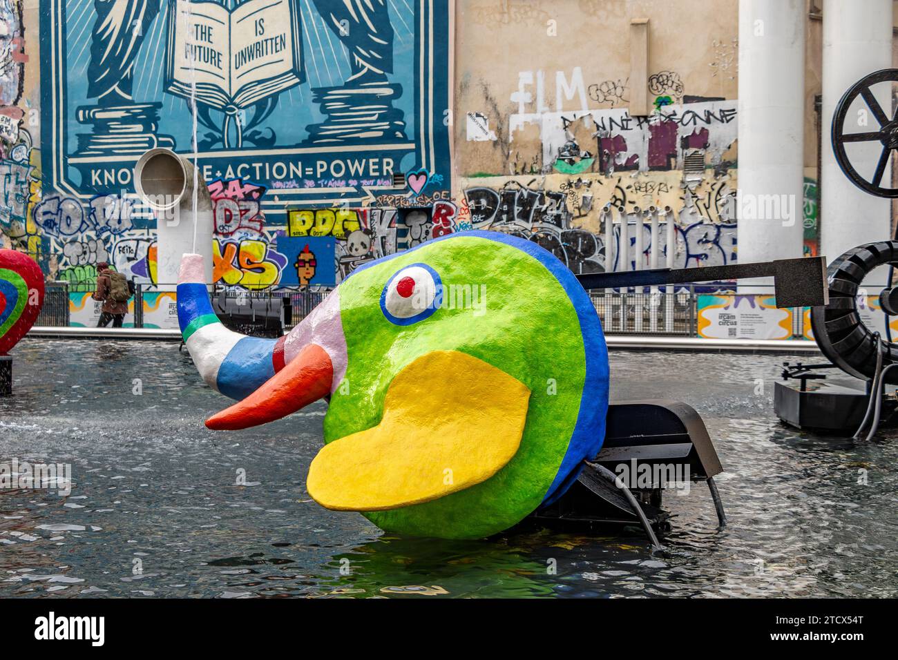 Sculptures fantaisistes à la fontaine Stravinsky à côté du Centre Pompidou à Paris, France Banque D'Images