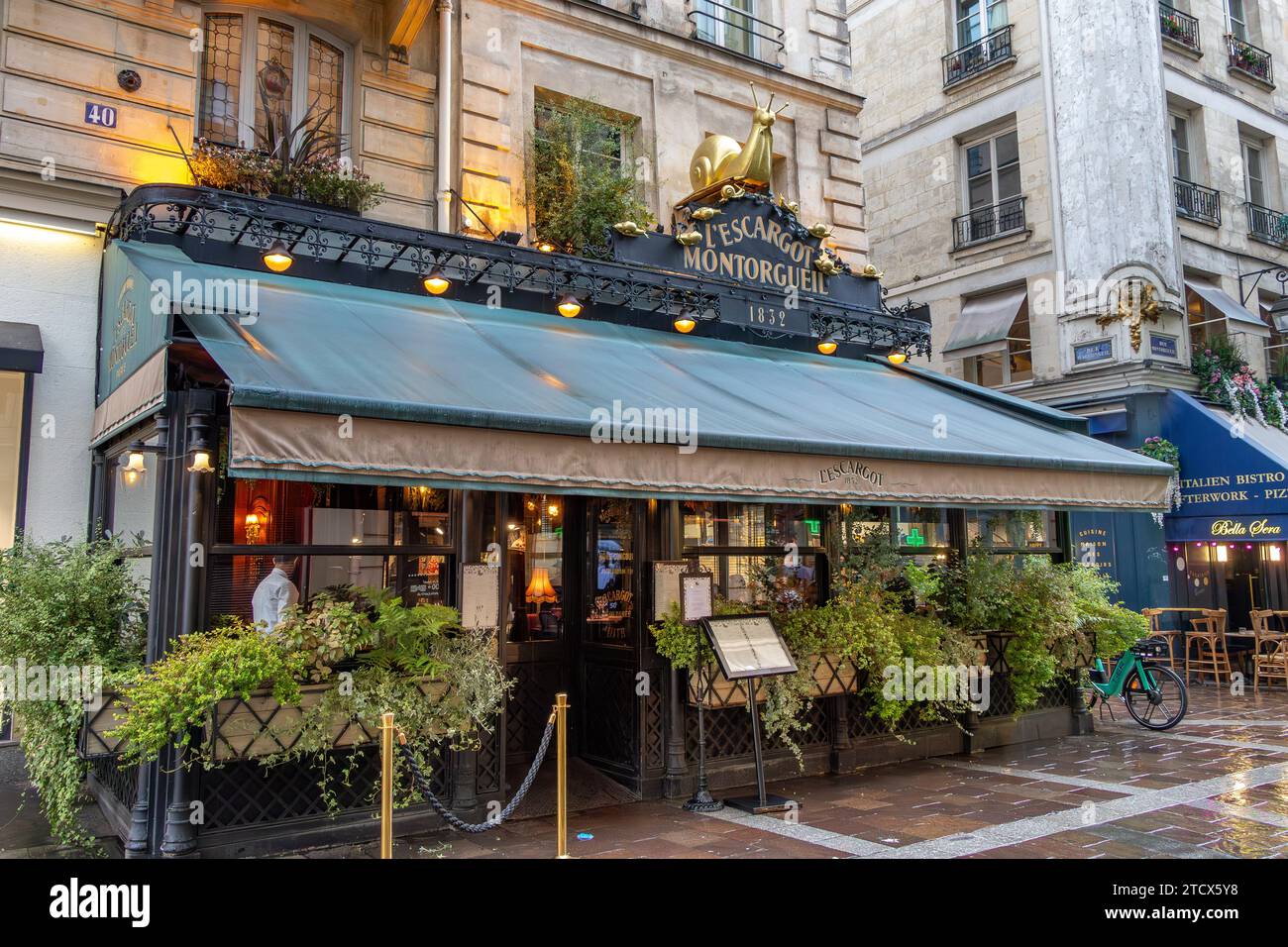 L'Escargot Montorgueil, un restaurant français classique et élégant qui sert des spécialités haut de gamme, en particulier des plats d'escargot, rue Montorgueil, Paris, France Banque D'Images