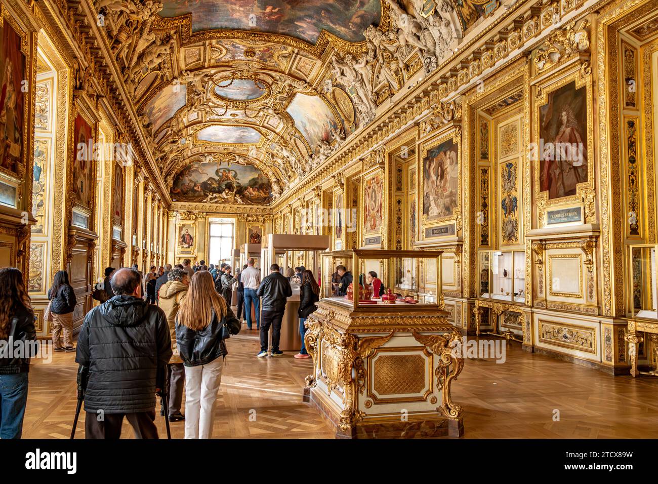 La superbe Galerie d'Apollon à l'intérieur du Musée du Louvre, les principales attractions de la galerie sont les pièces restantes des joyaux de la Couronne française, Paris Banque D'Images