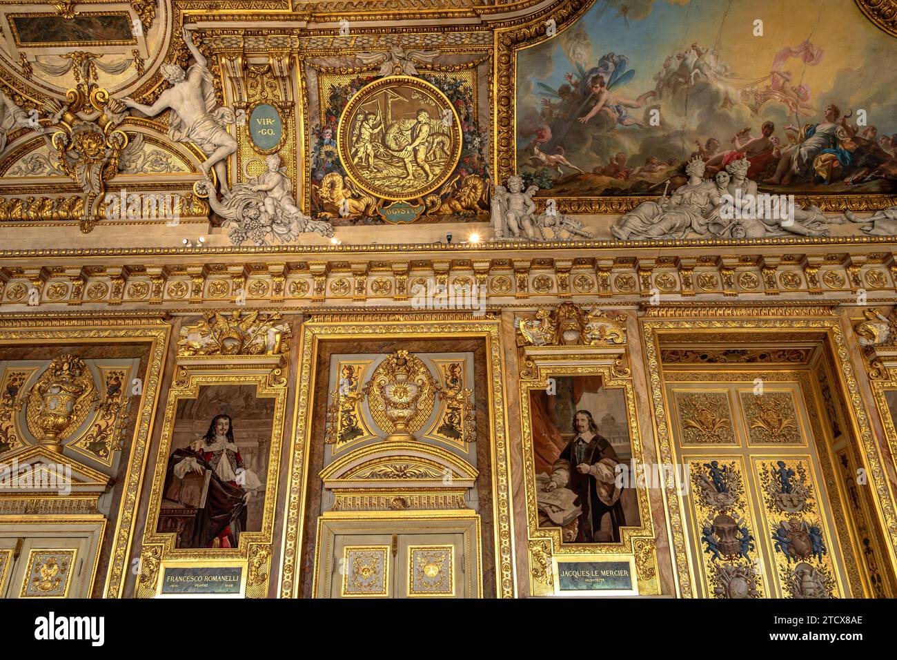 La superbe Galerie d'Apollon à l'intérieur du Musée du Louvre, les principales attractions de la galerie sont les pièces restantes des joyaux de la Couronne française, Paris Banque D'Images