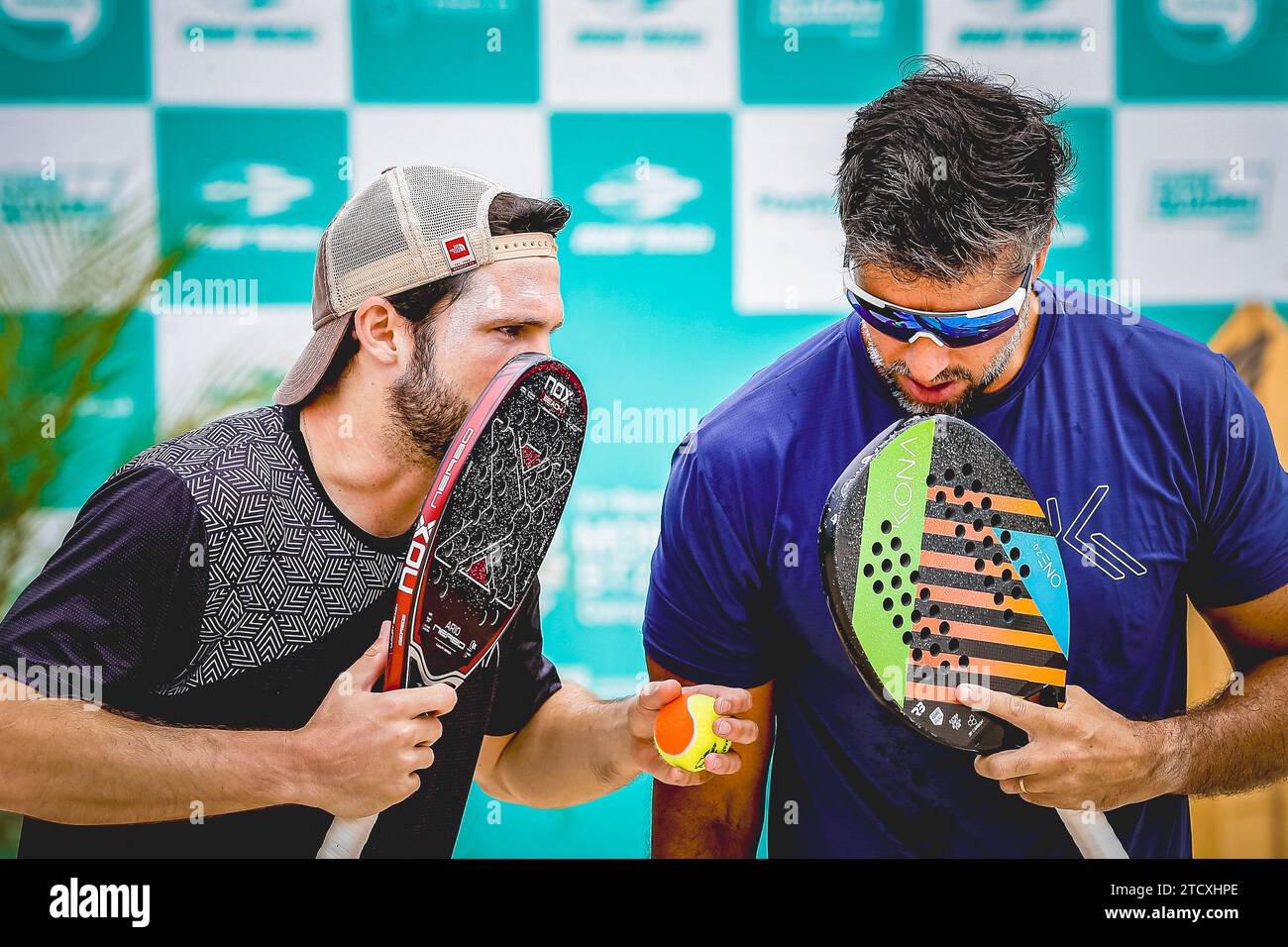 Garopaba, Brésil. 14 décembre 2023. Athlètes amateurs et professionnels en action lors du Mormaii Open ITF Beach tennis 2023 qui s’est tenu à Praia da Ferrugem à Garopaba/SC, du 12 au 17 décembre. Crédit : Mauro Fanha/FotoArena/Alamy Live News Banque D'Images