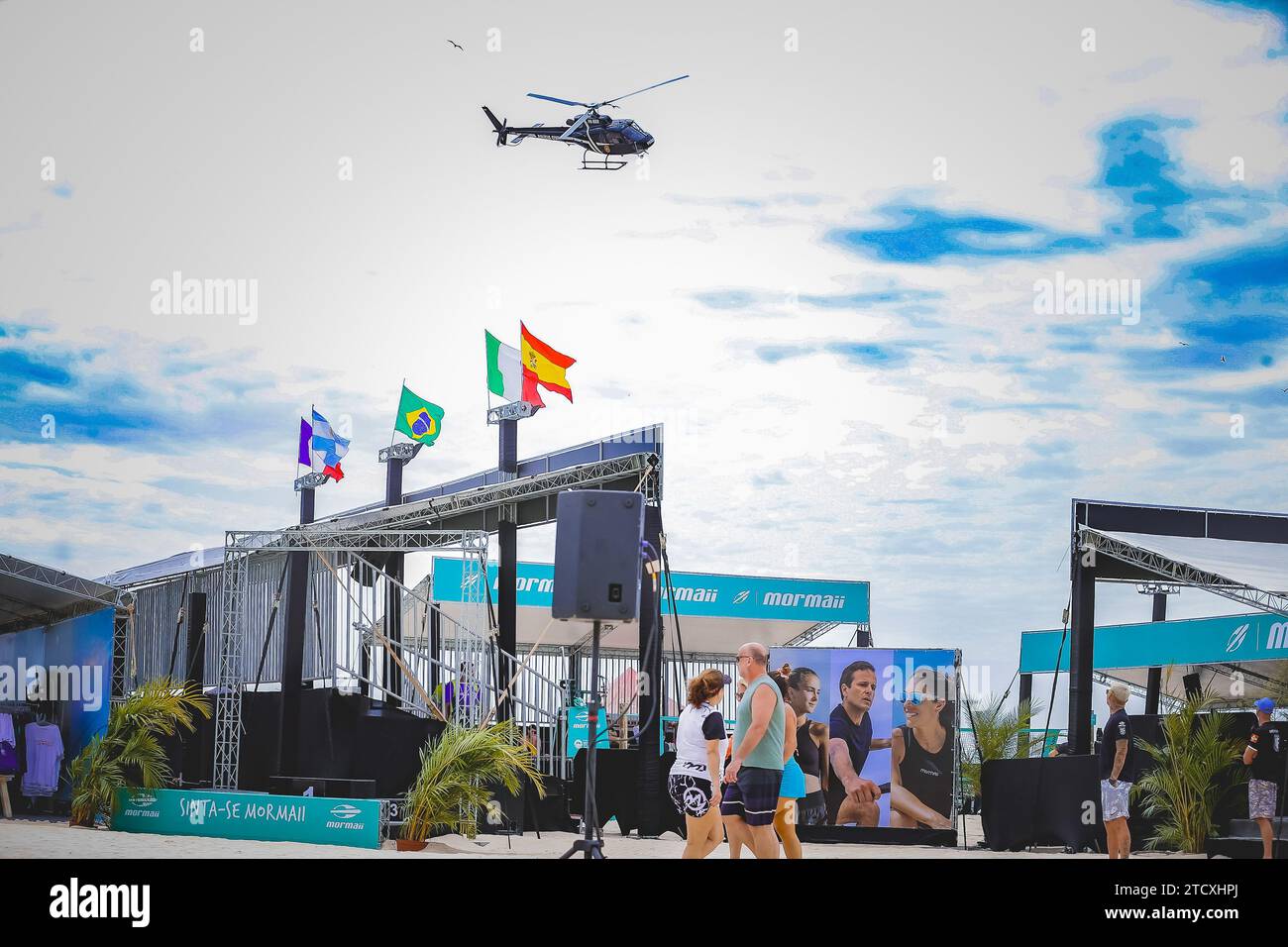 Garopaba, Brésil. 14 décembre 2023. Athlètes amateurs et professionnels en action lors du Mormaii Open ITF Beach tennis 2023 qui s’est tenu à Praia da Ferrugem à Garopaba/SC, du 12 au 17 décembre. Crédit : Mauro Fanha/FotoArena/Alamy Live News Banque D'Images