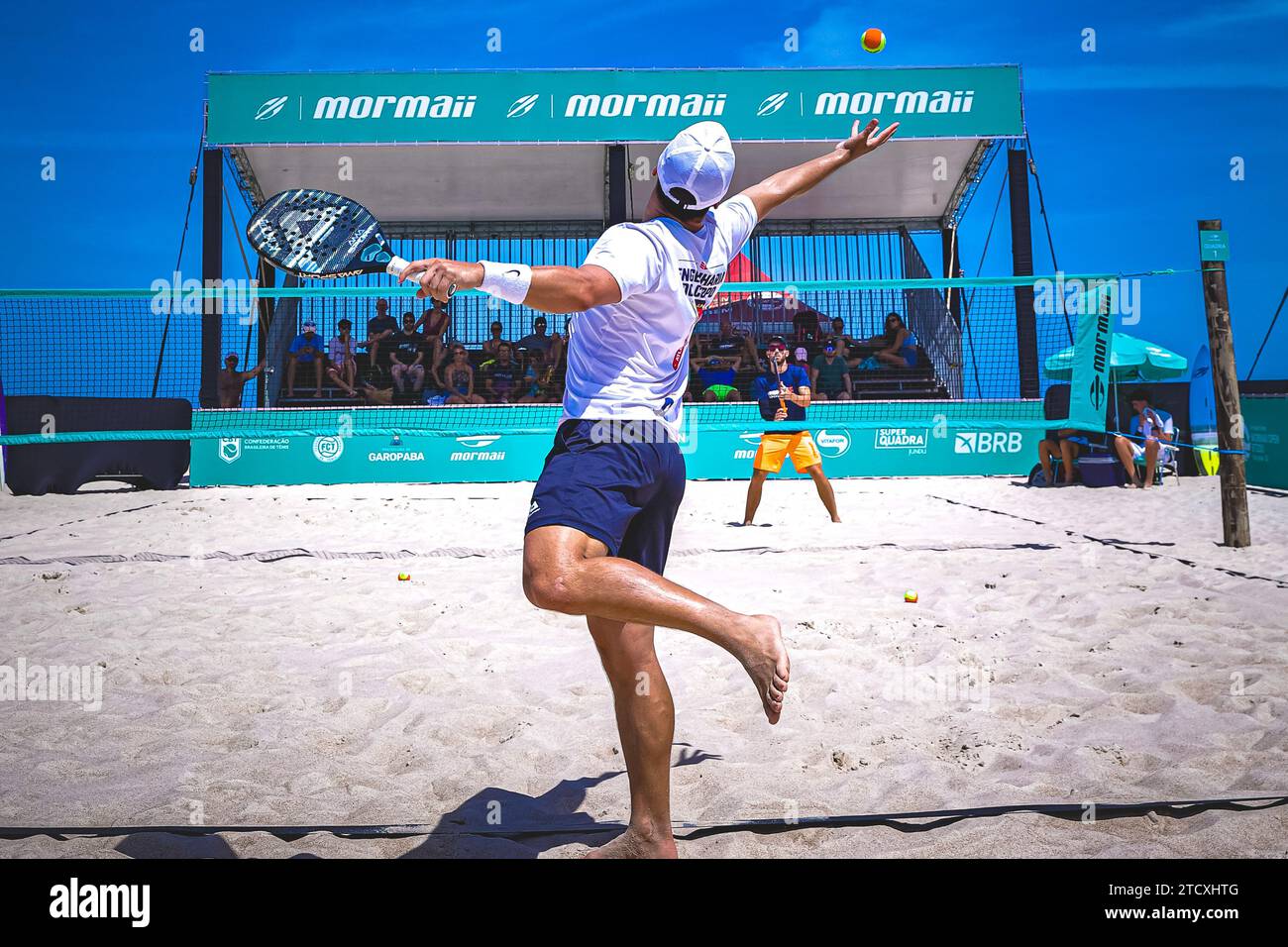 Garopaba, Brésil. 14 décembre 2023. Athlètes amateurs et professionnels en action lors du Mormaii Open ITF Beach tennis 2023 qui s’est tenu à Praia da Ferrugem à Garopaba/SC, du 12 au 17 décembre. Crédit : Mauro Fanha/FotoArena/Alamy Live News Banque D'Images