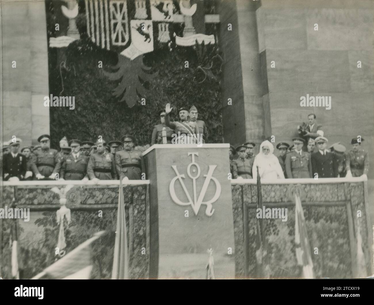 Bilbao, avril 1939. Défilé de la victoire à Bilbao. Dans l'image, caudillo Francisco Franco prononçant un discours à la population de Bilbao. Crédit : Album / Archivo ABC / Telesforo Gil Del Espinar Banque D'Images