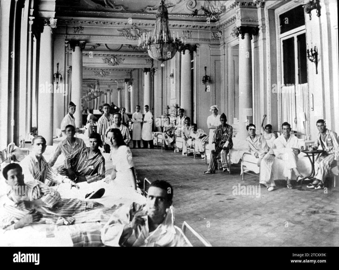 Madrid, 1937 (CA.). Guerre civile espagnole. Une des chambres du Casino de Madrid transformée en hôpital du sang. Crédit : Album / Archivo ABC / Fotofiel Banque D'Images