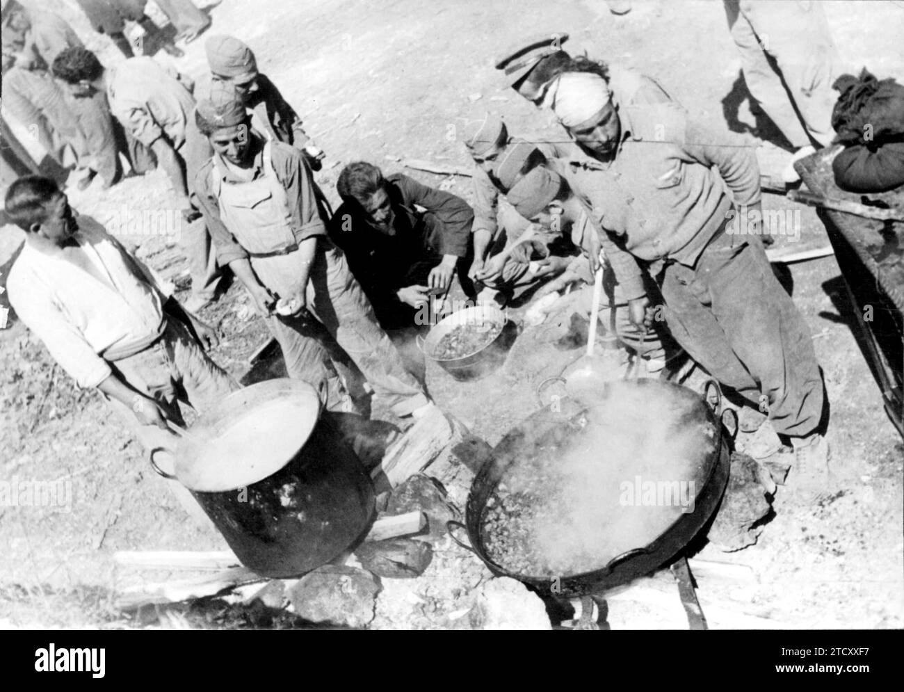 Madrid, 09/22/1937. Cuisiniers préparant de la nourriture pour les troupes stationnées sur les lignes de feu. Crédit : Album / Archivo ABC / Albero y Segovia Banque D'Images