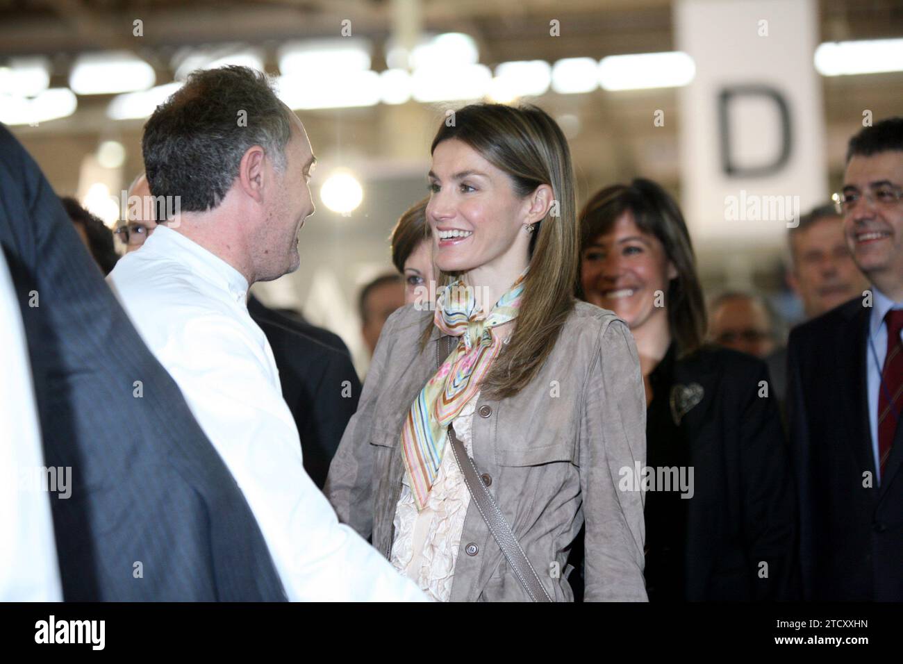 BARCELONE...03/22/2010...le Prince et la Princesse des Asturies, accompagnés du Président de la Generalitat de Catalogne, José Montilla (i), de la Ministre de l'Environnement et de l'Environnement rural et marin, Elena Espinosa (2i), et des chefs Ferran Adrià et Carme Ruscalleda, lors de l'ouverture aujourd'hui de l'exposition internationale de l'alimentation 'Alimentaria 2010', qui jusqu'à vendredi accueillera près de 4 000 entreprises et la visite de quelque 130 000 professionnels de quelque 75 pays au parc des expositions de Hospitalet de Llobregat (Barcelone)...PHOTOS INES BAUCELLS...ARCHDC. Crédit : Album / Archivo ABC / Banque D'Images