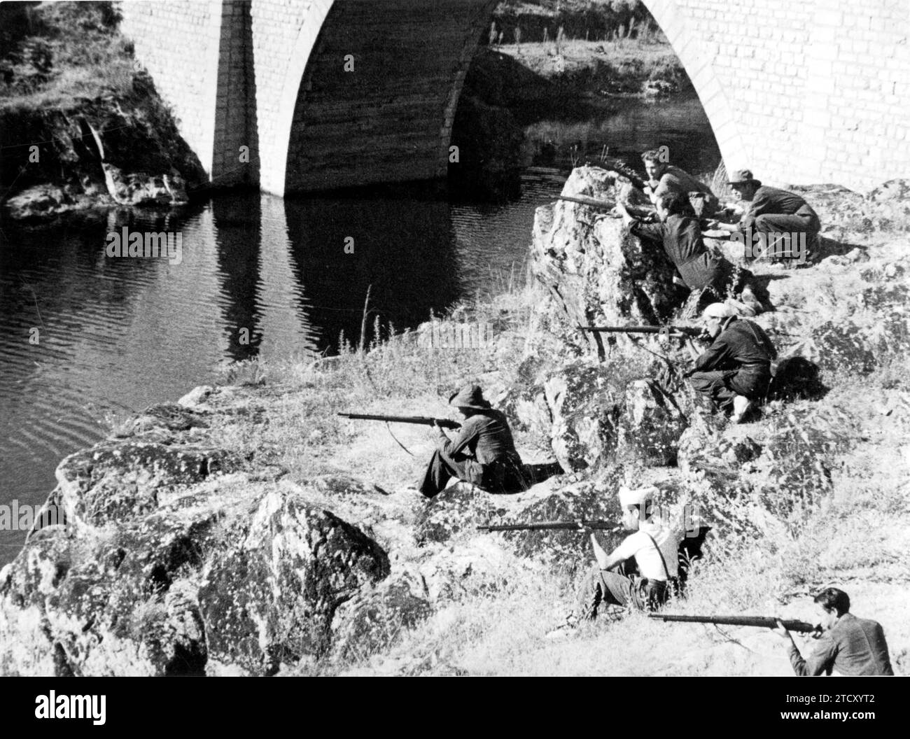 08/31/1936. Milices dans un endroit stratégique sur le front de la Sierra, parfaitement abritées, tirant sur les nationaux. Crédit : Album / Archivo ABC / Albero y Segovia Banque D'Images