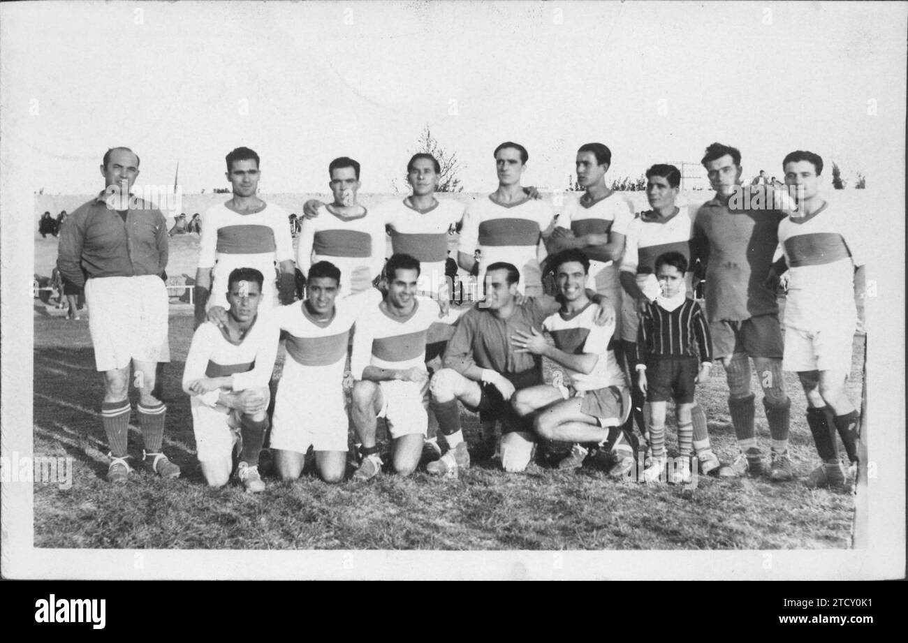 saison 1933-1934. Elche FC avec son entraîneur, Paco González. Crédit : Album / Archivo ABC / Gonzálvez Banque D'Images