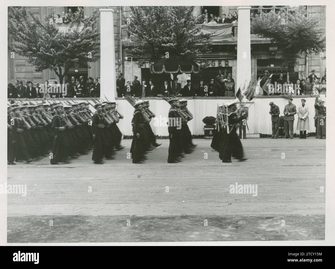 Bilbao, 06/19/1939. Défilé du corps des Marines devant le leader Francisco Franco pour commémorer le deuxième anniversaire de la libération de Bilbao. Crédit : Album / Archivo ABC Banque D'Images