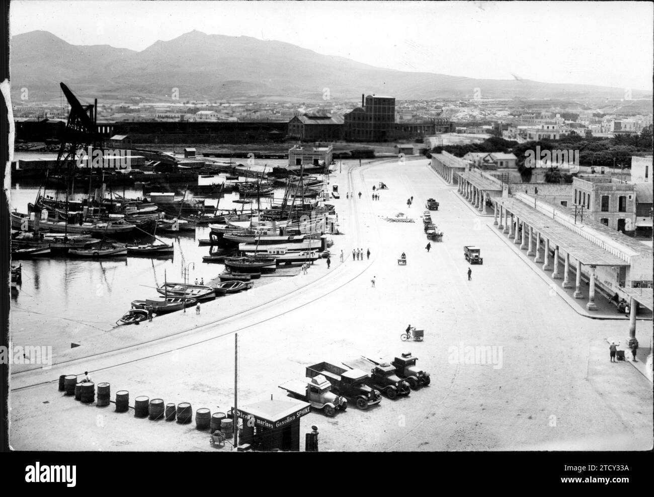 04/30/1956. Vue partielle sur le port de Melilla. Quai de pêche. Crédit : Album / Archivo ABC / Salvador Zarco Banque D'Images