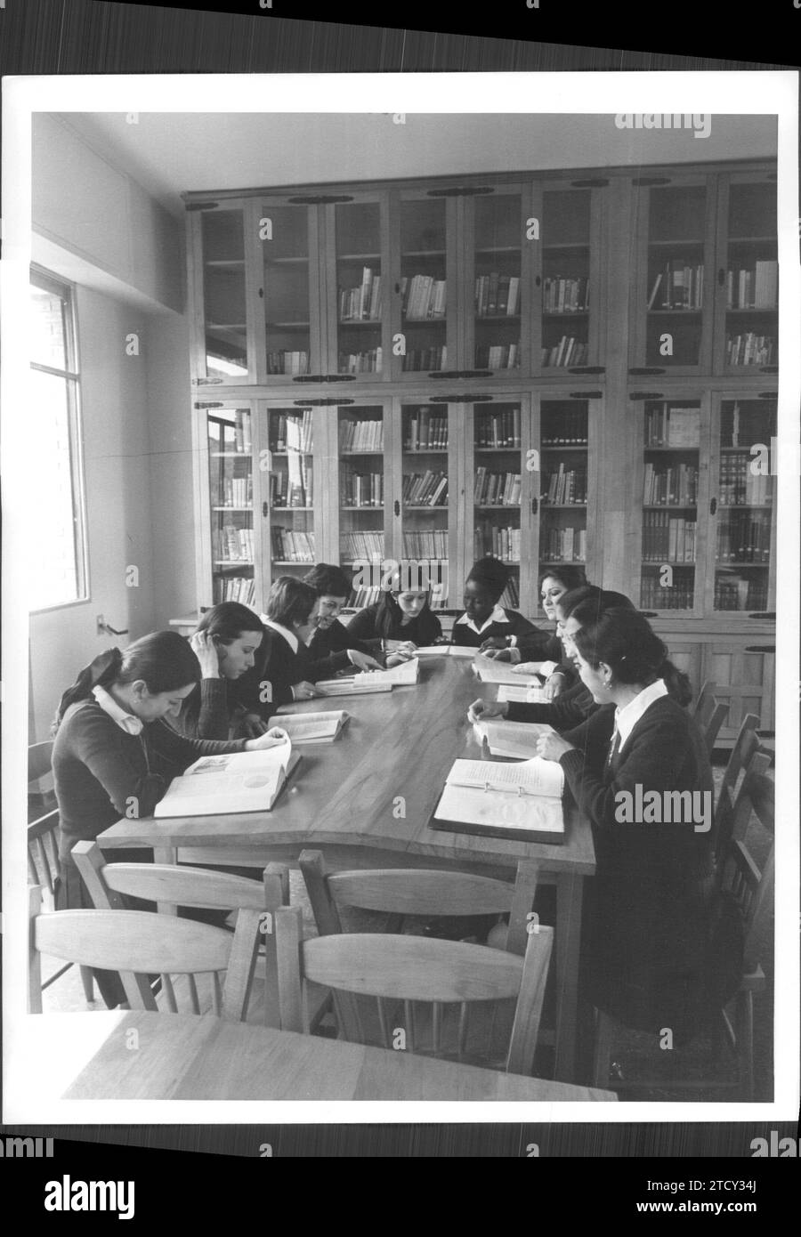 02/09/1975. Élèves de l ' École nationale des instructeurs ruraux qui étudient à la Bibliothèque. Crédit : Album / Archivo ABC / Manuel Sanz Ropero Banque D'Images