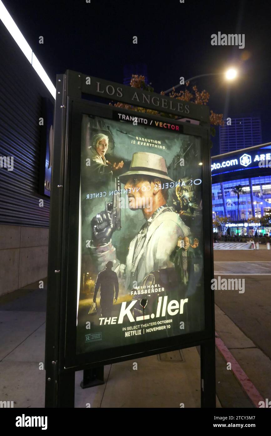 Los Angeles, Californie, États-Unis 12 décembre 2023 Michael Fassbender le tueur affiche au centre-ville de Los Angeles le 12 décembre 2023 à Los Angeles, Californie, États-Unis. Photo de Barry King/Alamy stock photo Banque D'Images