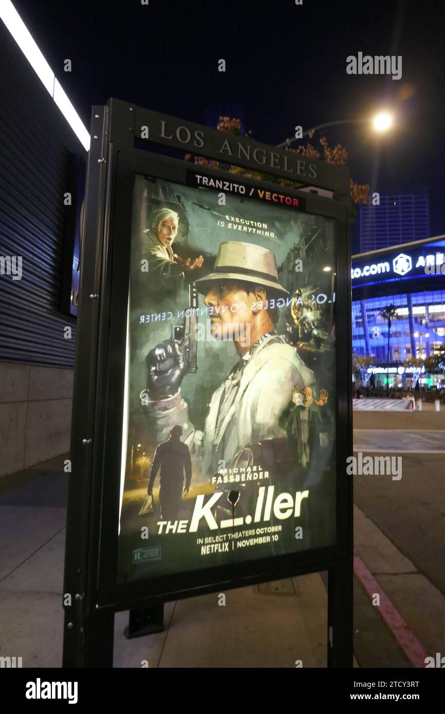 Los Angeles, Californie, États-Unis 12 décembre 2023 Michael Fassbender le tueur affiche au centre-ville de Los Angeles le 12 décembre 2023 à Los Angeles, Californie, États-Unis. Photo de Barry King/Alamy stock photo Banque D'Images