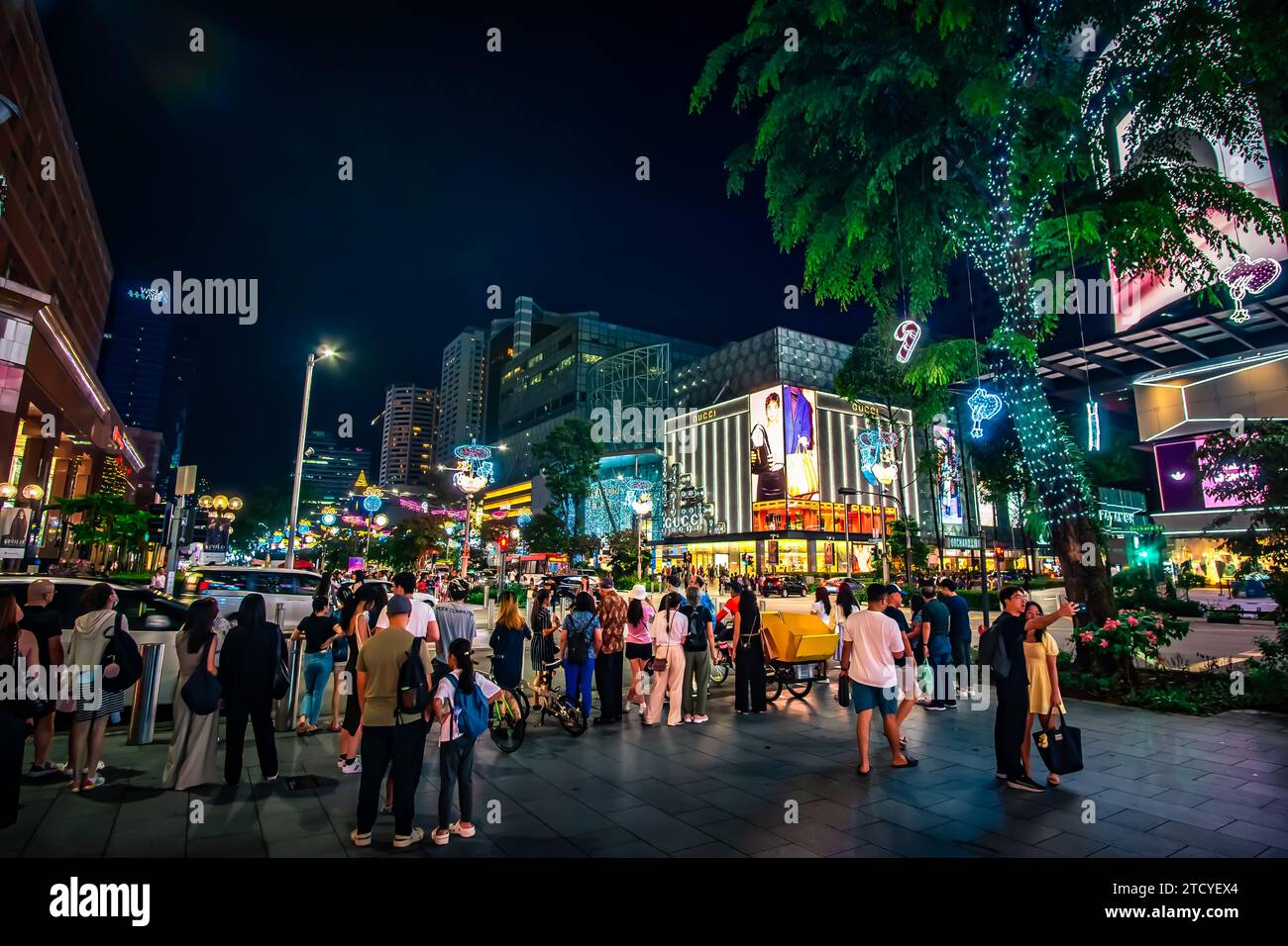 Éclairage et décoration de Noël le long d'Orchard Road, Singapour. Banque D'Images