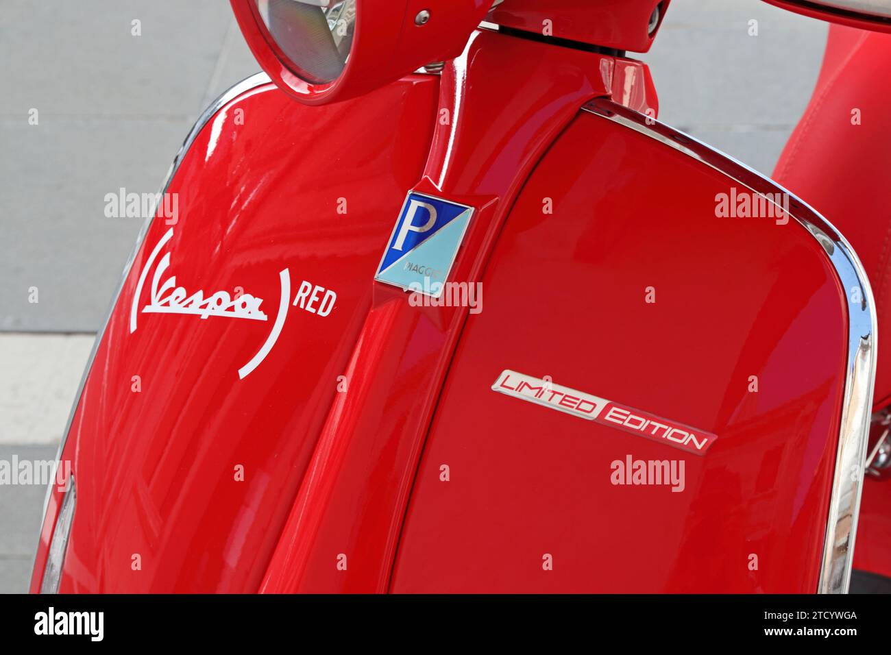 Vespa Red, scooter Limited Edition, Piran, Slovénie Banque D'Images
