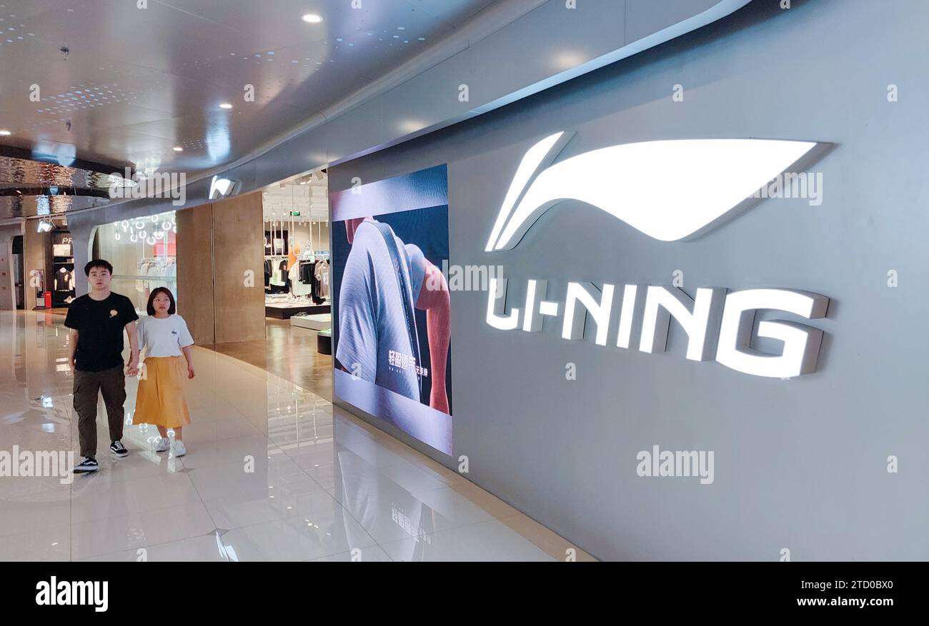 SHANGHAI, CHINE - 9 MAI 2021 - magasin d'articles de sport Li-Ning Chine, 9 mai 2021, Shanghai, Chine. Banque D'Images