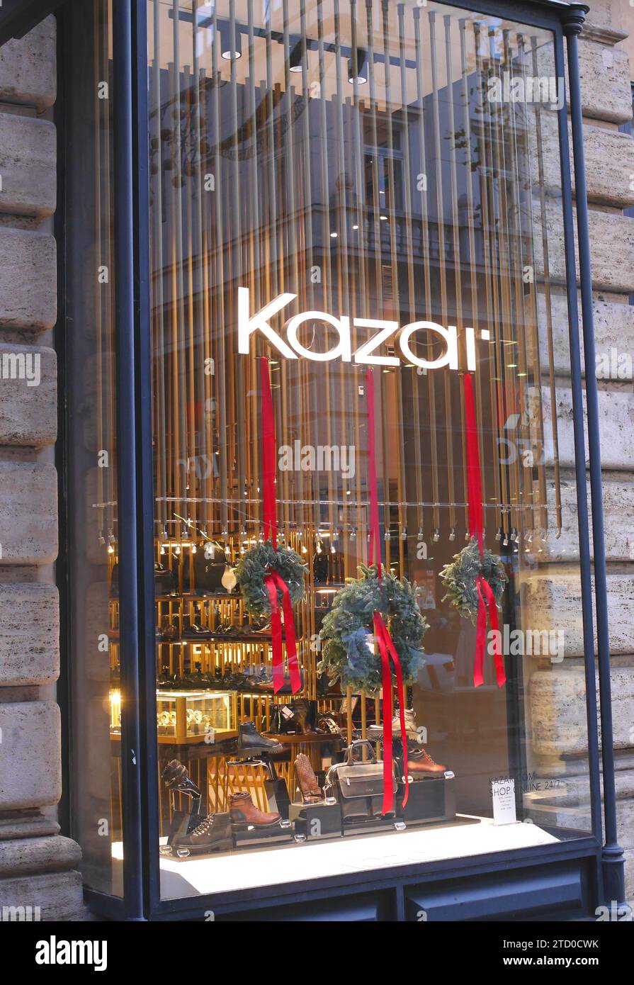 Kazar magasin de chaussures de luxe et de maroquinerie de luxe, saison de Noël, Vaci utca, Budapest, Hongrie Banque D'Images