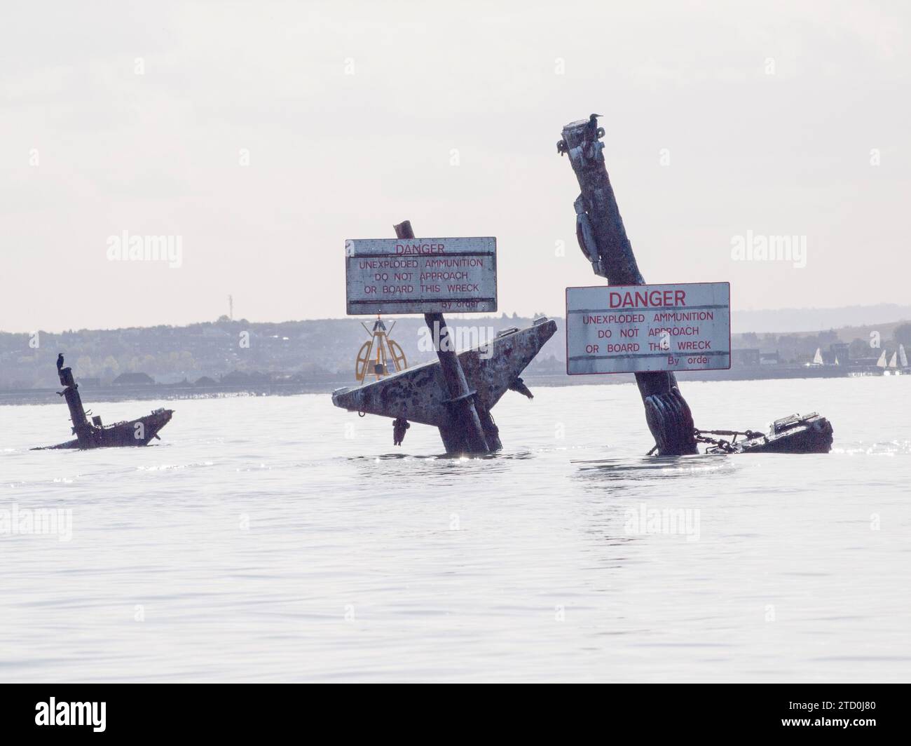 Sheerness, Kent, Royaume-Uni. 15 décembre 2023. [FICHIER photo DES mâts 2009 montrant des changements] Notorious Bomb-ladden naufrage SS Richard Montgomery doit voir son mât enlevé en mars de l'année prochaine comme rapporté par Southend Echo. Le navire d'enquête Thames Guardian a vu terminer les derniers sondages sonar, qui ont déjà révélé que les mâts se sont détériorés davantage que prévu. Crédit : James Bell/Alamy Live News Banque D'Images