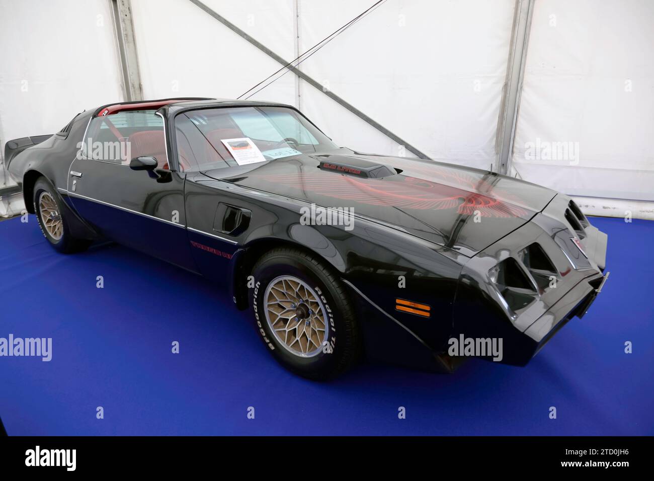 Vue d'un Black, 1981, Pontiac Firebird, dans la vente aux enchères Ewbanks Live, au salon britannique de l'automobile de 2023 Banque D'Images