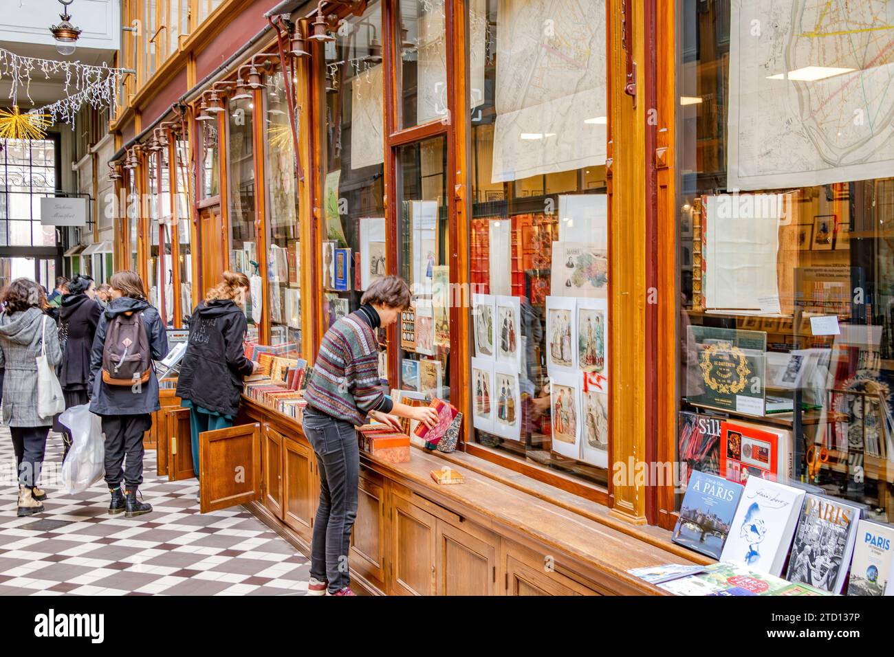 Librairie du passage une librairie vintage et rare située à l'intérieur du passage Jouffroy, l'un des passages couverts les plus populaires de Paris, en France Banque D'Images