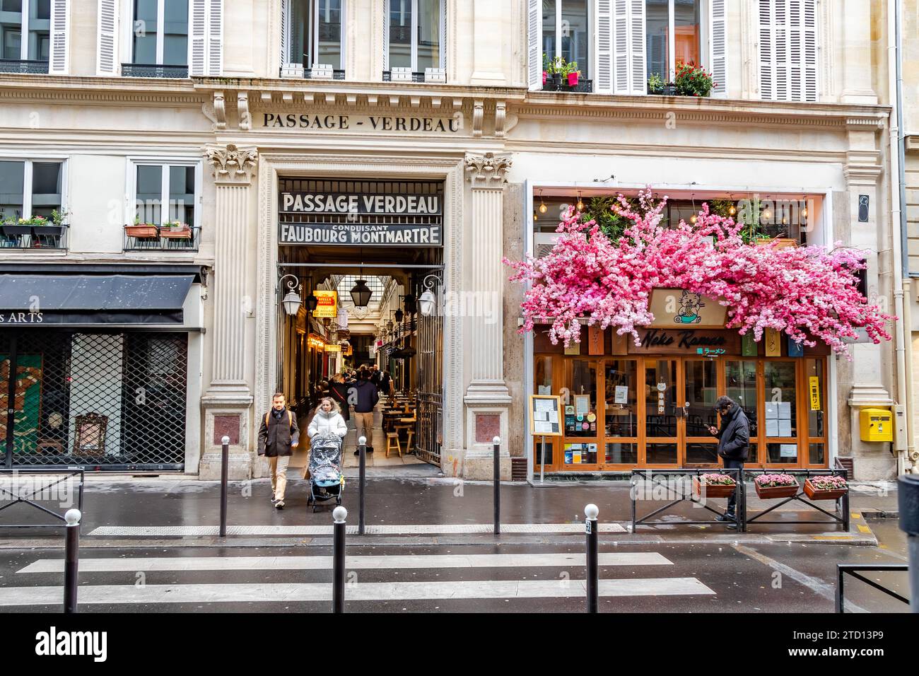L'entrée du passage Verdeau une galerie marchande couverte située rue du Faubourg Montmartre dans le 9e arrondissement de Paris Banque D'Images
