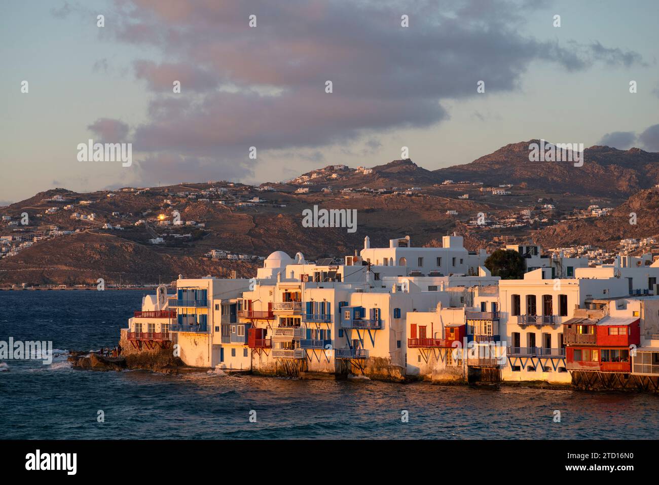Vieille ville de Mykonos au coucher du soleil, Grèce Banque D'Images