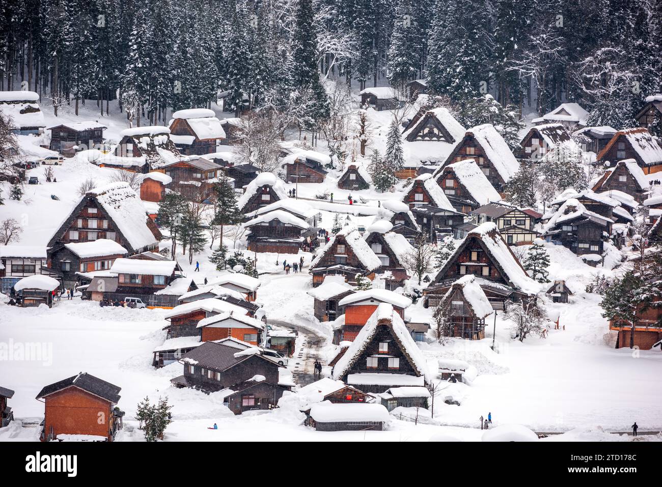 Shirakawago, village historique du Japon en hiver. Banque D'Images