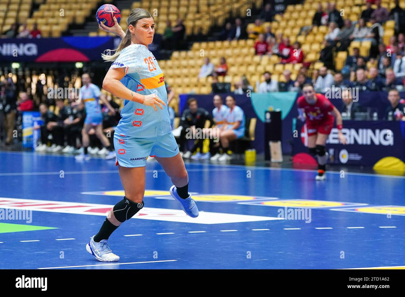 HERNING, DANEMARK - DÉCEMBRE 15 : Angela Malestein des pays-Bas lors du 26e Championnat du monde féminin de handball de l'IHF, match de 5-8 places entre le Monténégro et les pays-Bas à Jyske Bank Boxen le 15 décembre 2023 à Herning, Danemark (photo de Henk Seppen/Orange Pictures) Banque D'Images