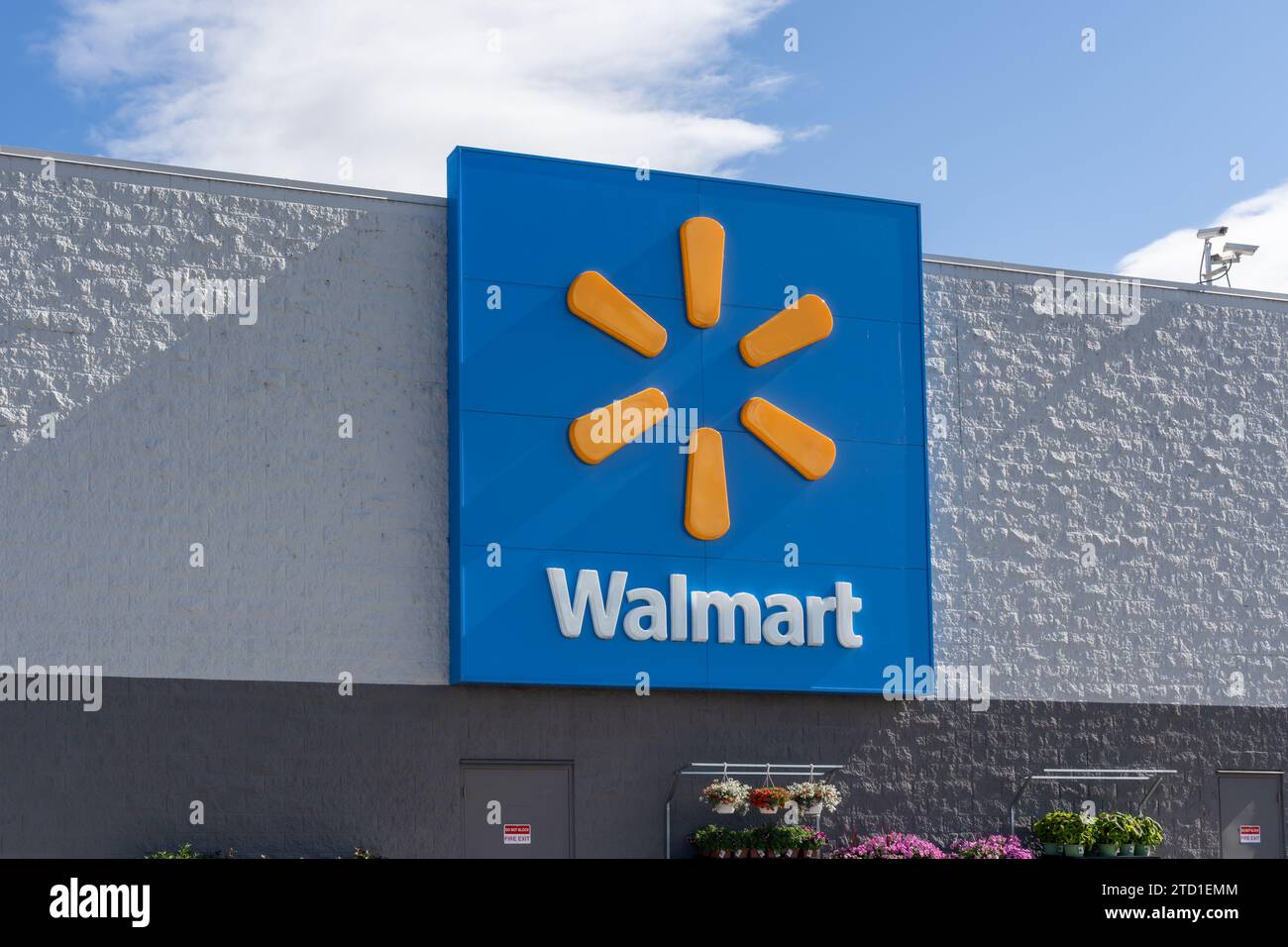 Gros plan de l'enseigne du magasin Walmart sur le bâtiment en Ontario, Oregon, États-Unis Banque D'Images