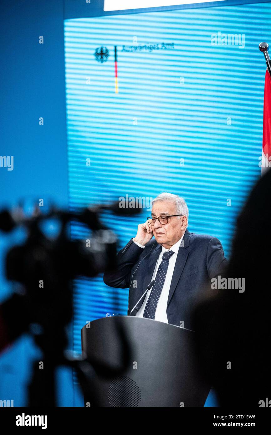 Annalena Baerbock (Alliance 90/les Verts), ministre fédérale des Affaires étrangères, rencontre le ministre exécutif des Affaires étrangères et des ressortissants libanais de l'étranger de la République libanaise, M. Abdallah Bou Habib au ministère des Affaires étrangères à Berlin, le 15 décembre 2023. Banque D'Images