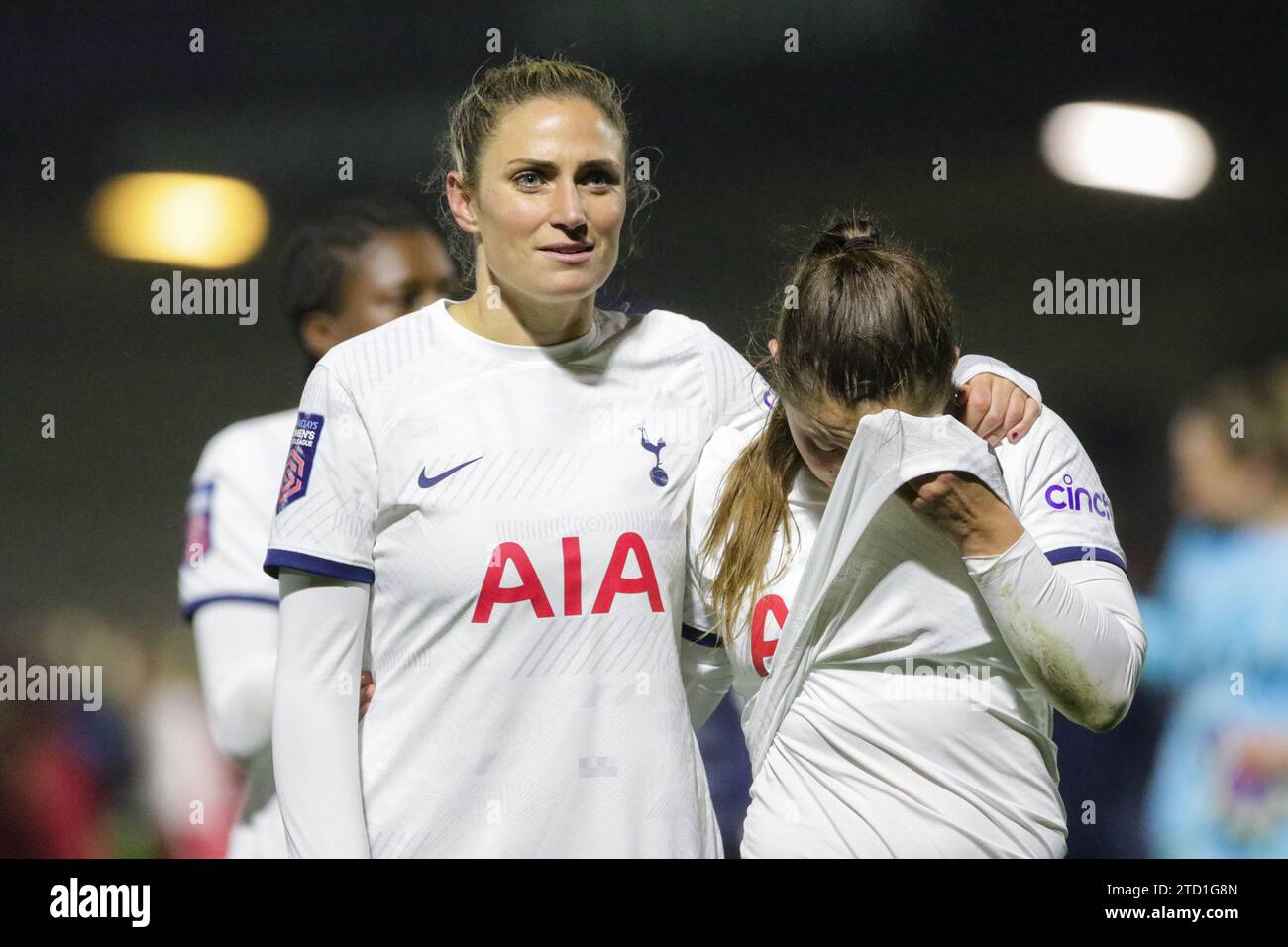 Londres, Royaume-Uni. 13 décembre 2023. Shelina Zadorsky et Kit Graham lors du match de la Conti Cup entre Arsenal et Tottenham Hotspur à Meadow Park. Banque D'Images