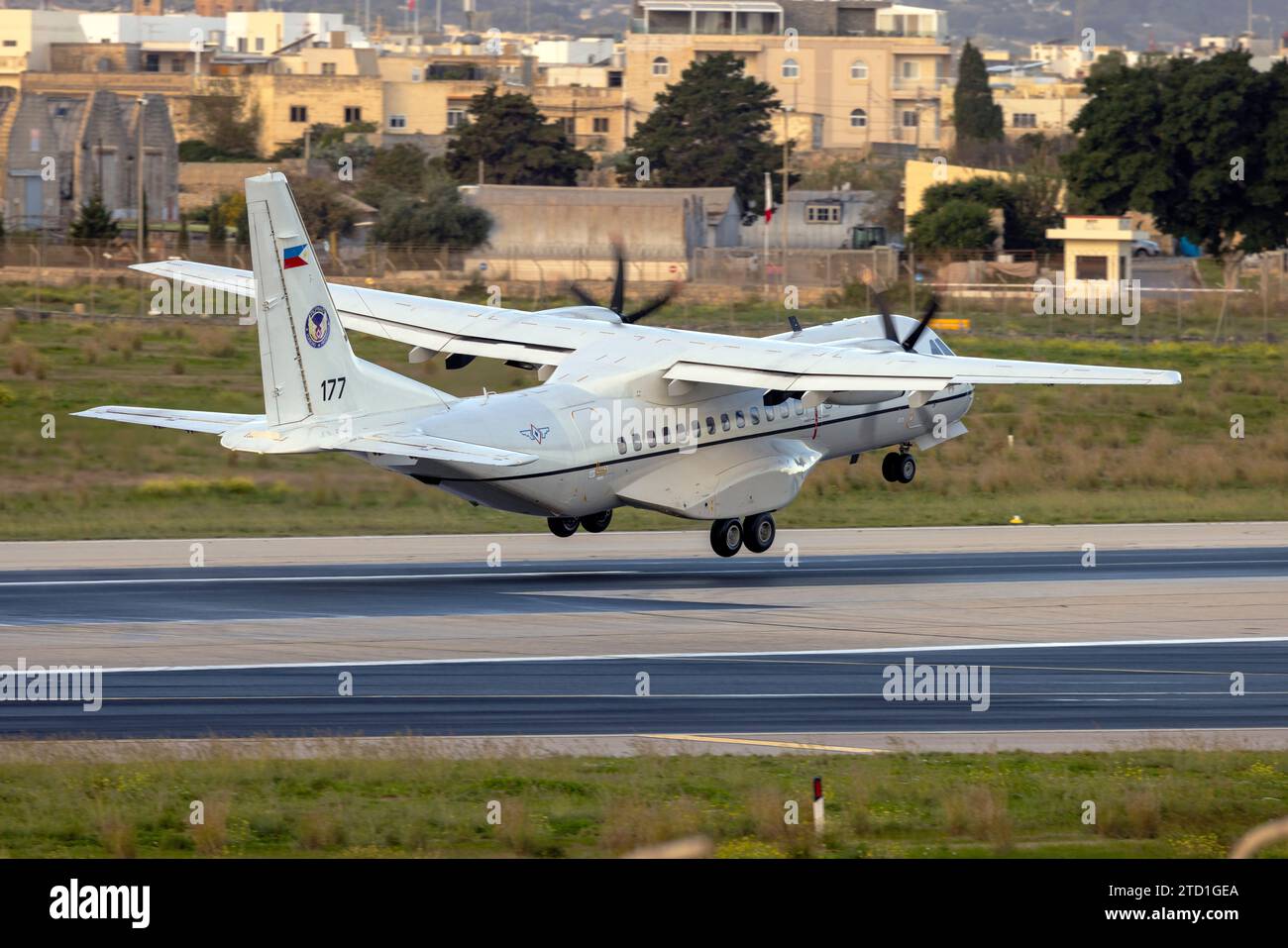 Philippines Air Force Airbus C-295M (Reg. : 177) partant sur son vol de ferry après une escale de nuit. Banque D'Images