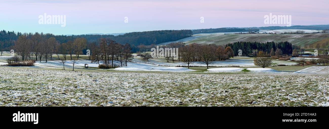 Paysage en hiver avec terrain et terrain de golf à Bath Tatzmannsdorf dans la région Burgenland, Autriche Banque D'Images