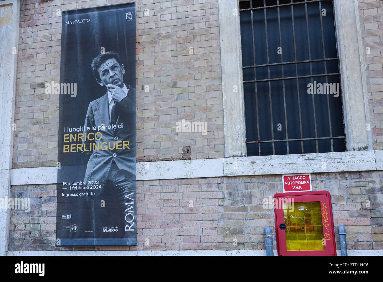 Vue extérieure de l'exposition 'les lieux et les mots d'Enrico Berlinguer', au Mattatoio. L’exposition est dédiée à la figure d’Enrico Berlinguer, l’un des protagonistes de l’histoire politique italienne du XXe siècle et secrétaire du Parti communiste italien de 1972 à 1984, pour le centenaire de sa naissance. Banque D'Images