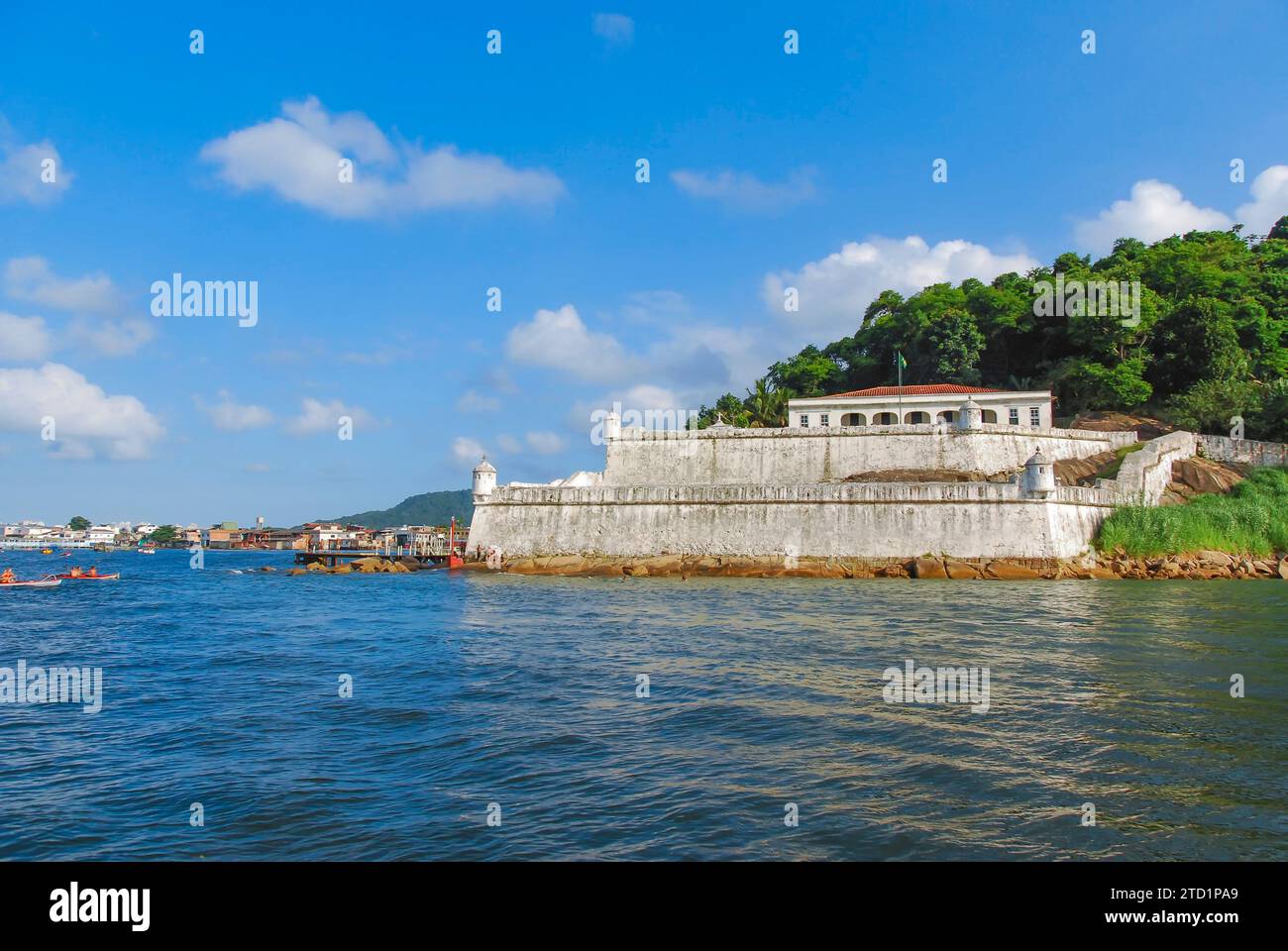 Guaruja, Brésil. Forteresse de Santo Amaro da Barra Grande. Musée historique et chapelle. Banque D'Images