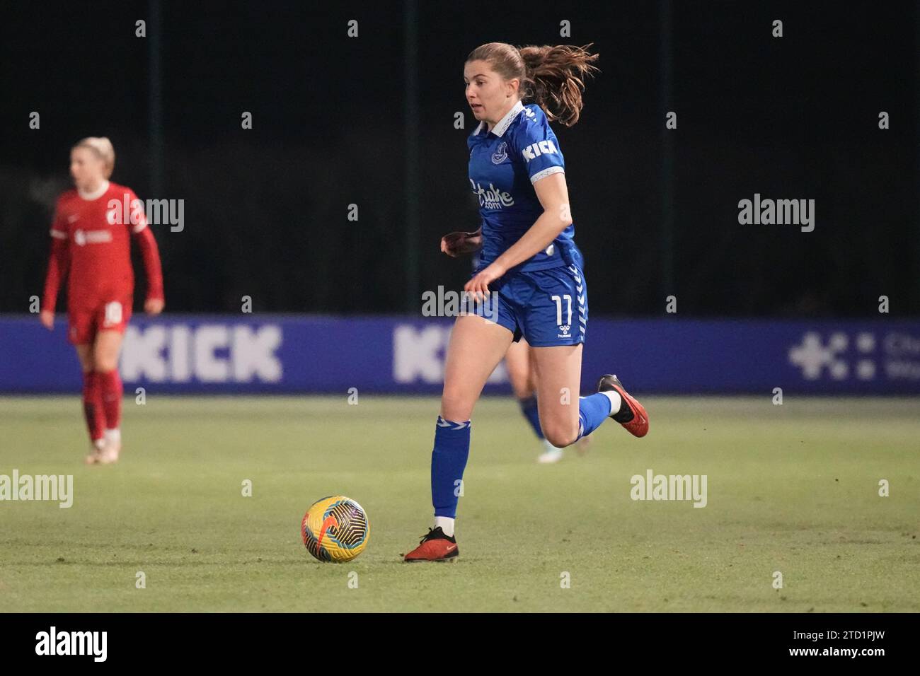 Everton v Liverpool - coupe de la Ligue continentale féminine LIVERPOOL, ANGLETERRE - DÉCEMBRE 13 : Emma Bissell d'Everton en action lors du match de coupe de la Ligue continentale féminine entre Everton et Liverpool au Walton Hall Park le 13 décembre 2023 à Liverpool, Angleterre. (Photo Alan Edwards pour F2images) Banque D'Images