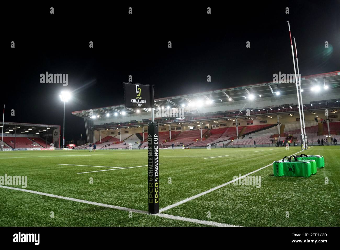 Vue générale à l'intérieur du stade avant le match de L'EPCR Challenge Cup au Kingsholm Stadium, Gloucester. Date de la photo : Vendredi 15 décembre 2023. Banque D'Images