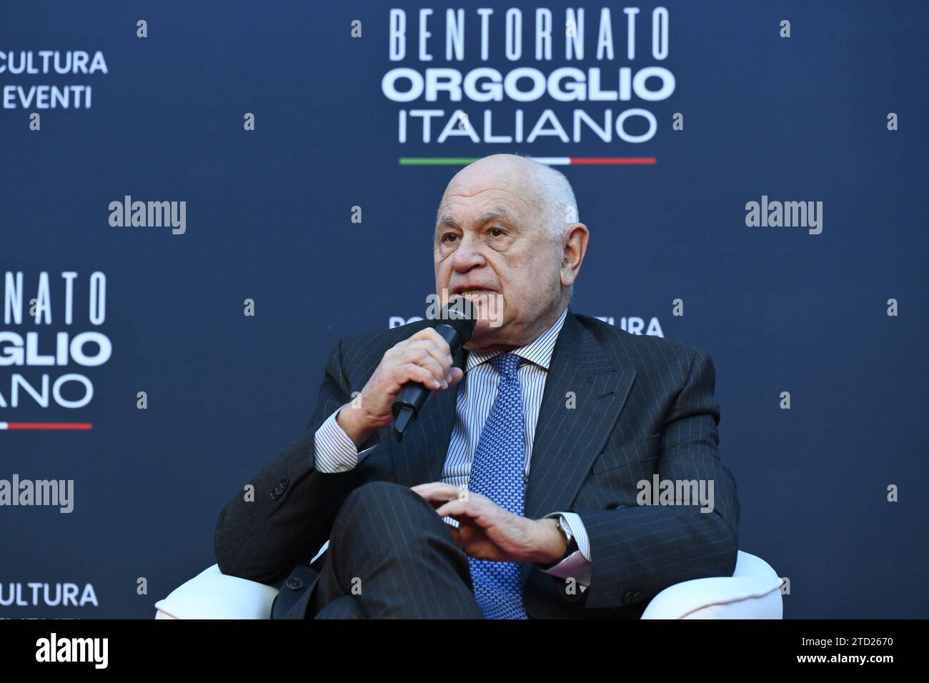 Carlo Nordio pendant Atreju 2023 - Orgoglio Italiano - jour 2, célébration de Fratelli d’Italia, 15 décembre 2023, Castel Sant'Angelo, Rome, Italie. Banque D'Images Carlo Nordio pendant Atreju 2023 - Orgoglio Italiano - jour 2, célébration de Fratelli d’Italia, 15 décembre 2023, Castel Sant'Angelo, Rome, Italie. Banque D'Images