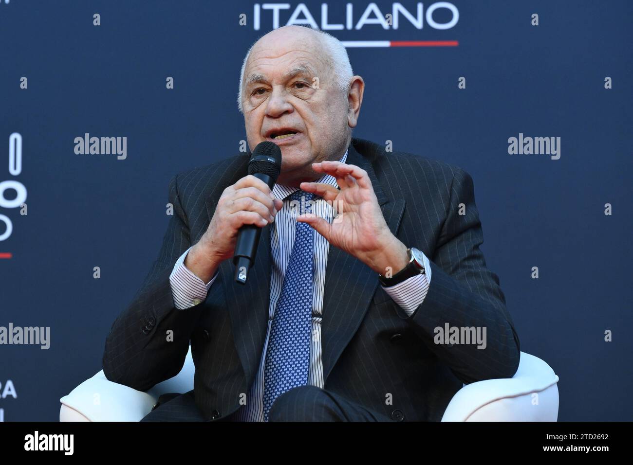 Carlo Nordio pendant Atreju 2023 - Orgoglio Italiano - jour 2, célébration de Fratelli d’Italia, 15 décembre 2023, Castel Sant'Angelo, Rome, Italie. Banque D'Images Carlo Nordio pendant Atreju 2023 - Orgoglio Italiano - jour 2, célébration de Fratelli d’Italia, 15 décembre 2023, Castel Sant'Angelo, Rome, Italie. Banque D'Images