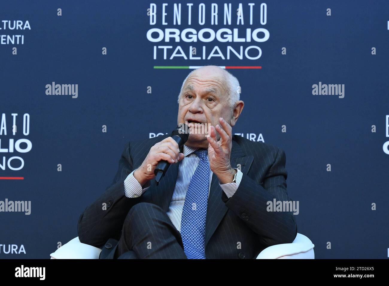 Reportage - Atreju 2023 - Orgoglio Italiano - jour 2 Carlo Nordio pendant Atreju 2023 - Orgoglio Italiano - jour 2, célébration de Fratelli dItalia, 15 décembre 2023, Castel Sant Angelo, Rome, Italie. Rome Castel Sant Angelo Italie Copyright : xDomenicoxCippitellix/xLiveMediax LPN 1164172 Banque D'Images Reportage - Atreju 2023 - Orgoglio Italiano - jour 2 Carlo Nordio pendant Atreju 2023 - Orgoglio Italiano - jour 2, célébration de Fratelli dItalia, 15 décembre 2023, Castel Sant Angelo, Rome, Italie. Rome Castel Sant Angelo Italie Copyright : xDomenicoxCippitellix/xLiveMediax LPN 1164172 Banque D'Images