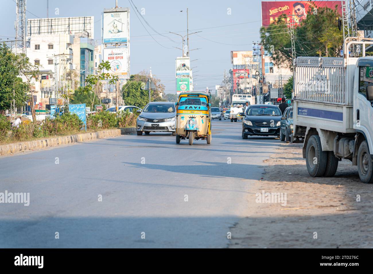 Scène de rue à Mirpur, Azad Cachemire, Pakistan Banque D'Images