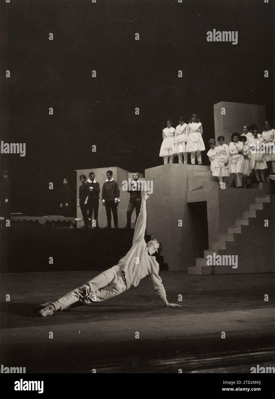 Madrid, 11/18/1965. Antonio Gades, dans un moment de la tragédie musicale 'Don Juan', d'Alfredo Mañas et Antón García Abril, lors de sa première au théâtre Zarzuela. Crédit : Album / Archivo ABC / Manuel Sanz Bermejo Banque D'Images