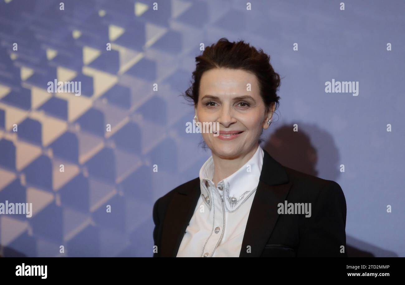 Séville, 02/10/2023. Conférence de presse de l'actrice Juliette Binoche, accompagnée du président de l'Académie du film, Fernando Méndez-Leite. Photo : Raúl Doblado. ARCHSEV. Crédit : Album / Archivo ABC / Raúl Doblado Banque D'Images