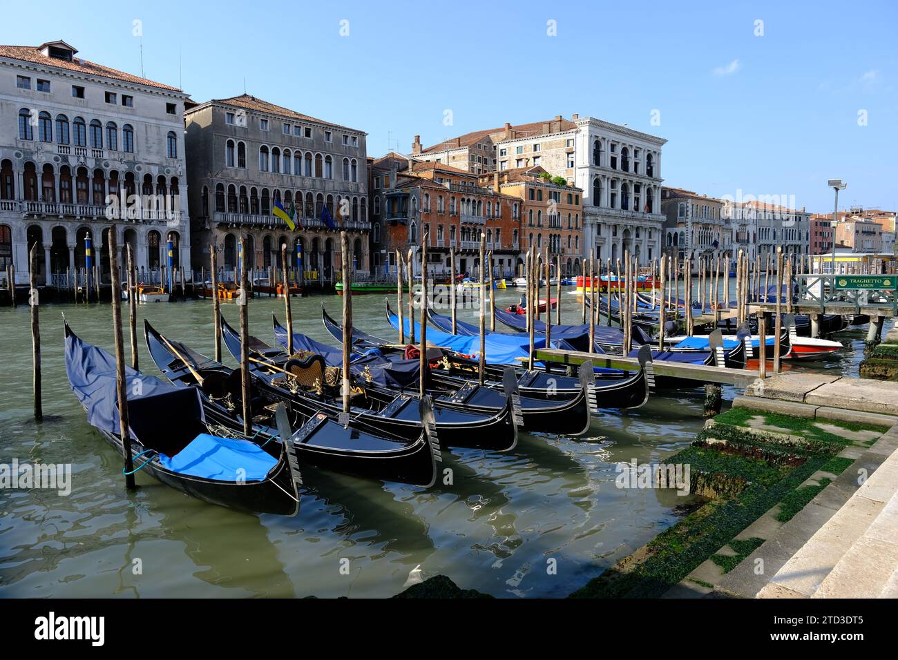 Venise Italie - Station de télécabine du Grand Canal au Pont du Rialto - Ponte di Rialto Banque D'Images